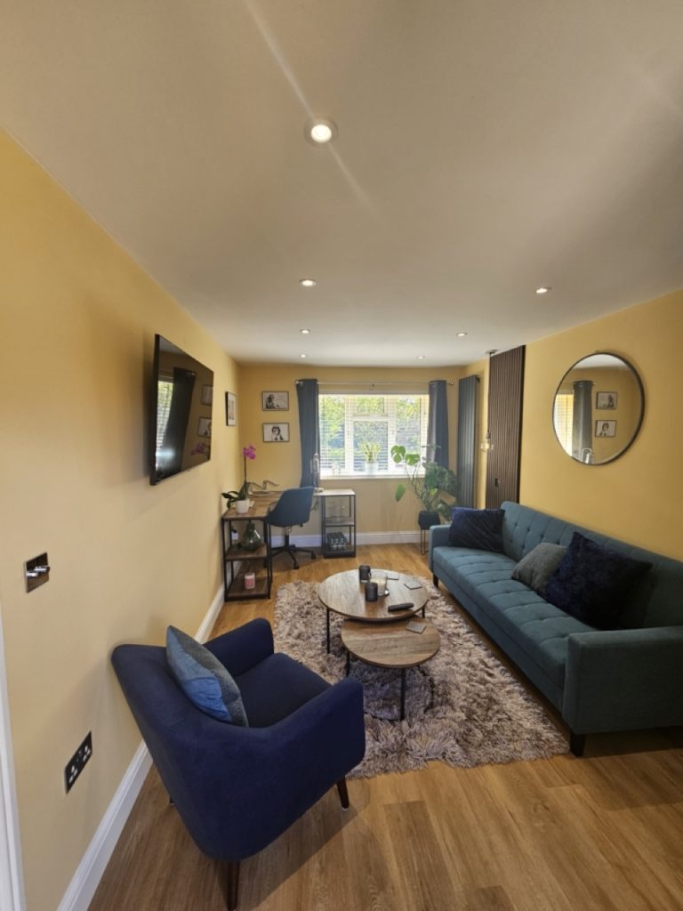 Warm extended family lounge